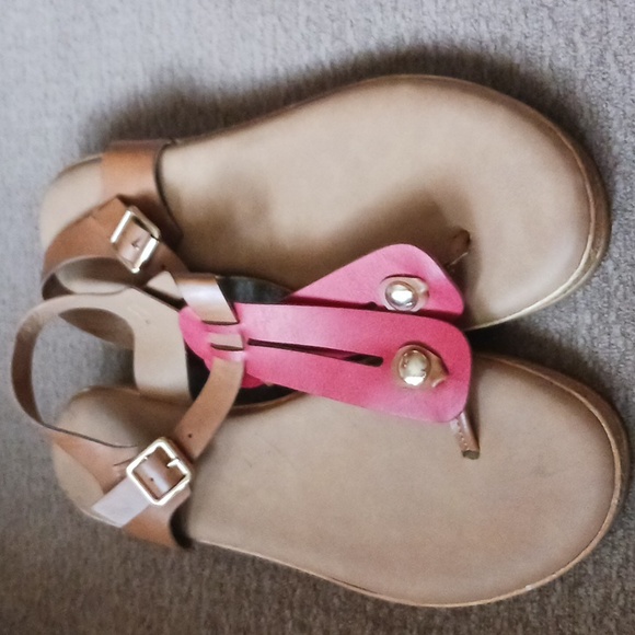 $5 Or 5 For $15 Rouge sandals - Picture 1 of 3